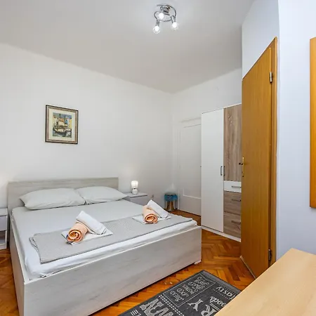 Double Bedroom In Center *