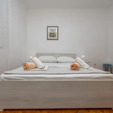 Double Bedroom In Center *