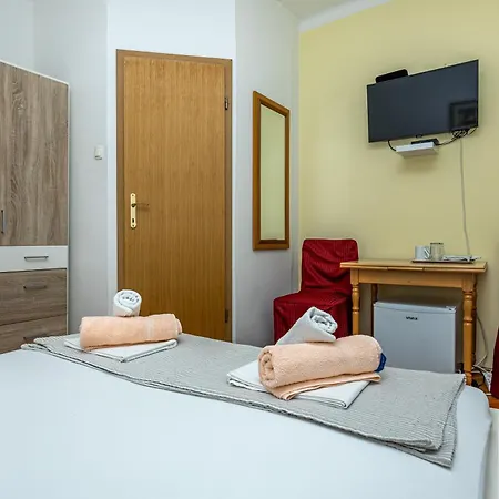 Double Bedroom In Center Pensión