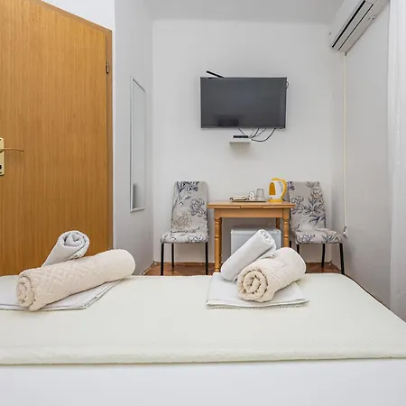 בית הארחה Double Bedroom In Center 3*