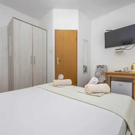 Double Bedroom In Center