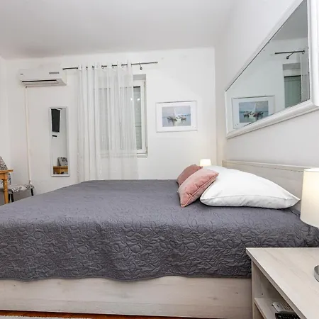 Double Bedroom In Center 3* 크리크베니카
