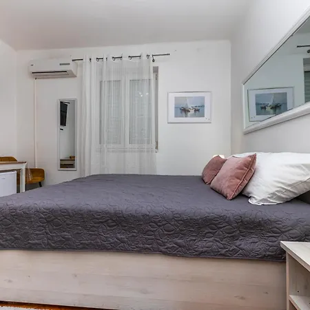 Double Bedroom In Center Crikvenica