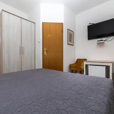 Double Bedroom In Center Pensionat 3*