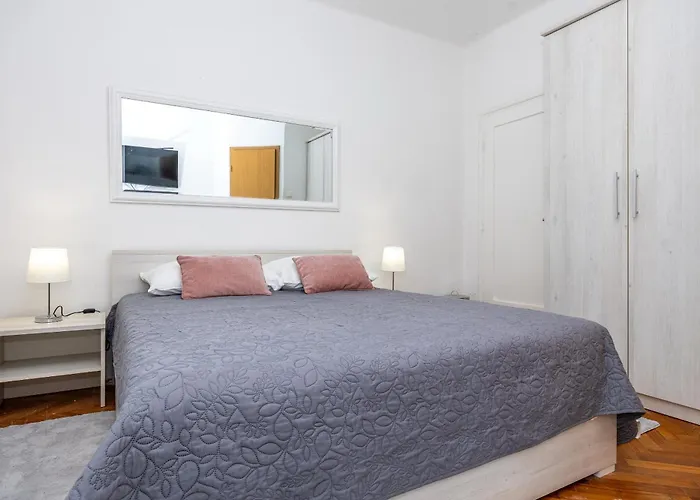 Guest house Double Bedroom In Center 3*