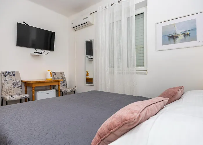 Double Bedroom In Center