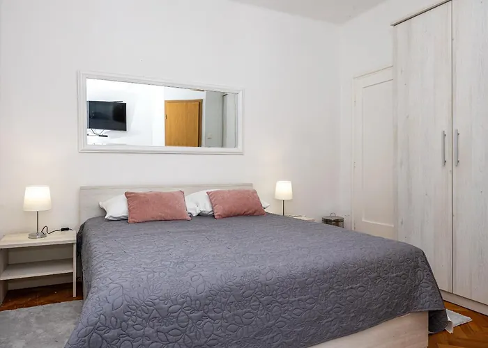 Double Bedroom In Center Crikvenica